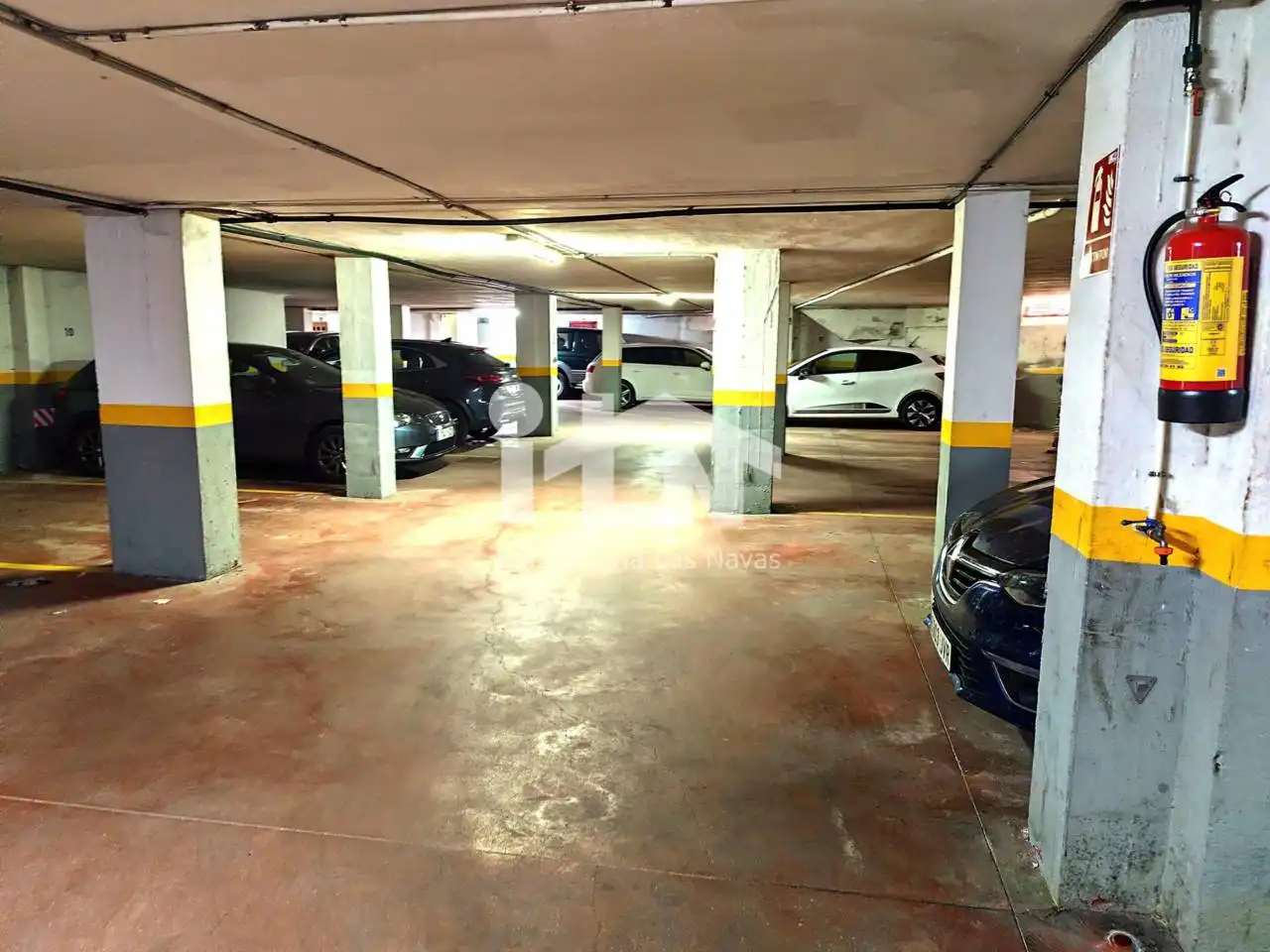 Parking de Piso en venta en Las Navas del Marqués  con Calefacción, Parquet y Terraza