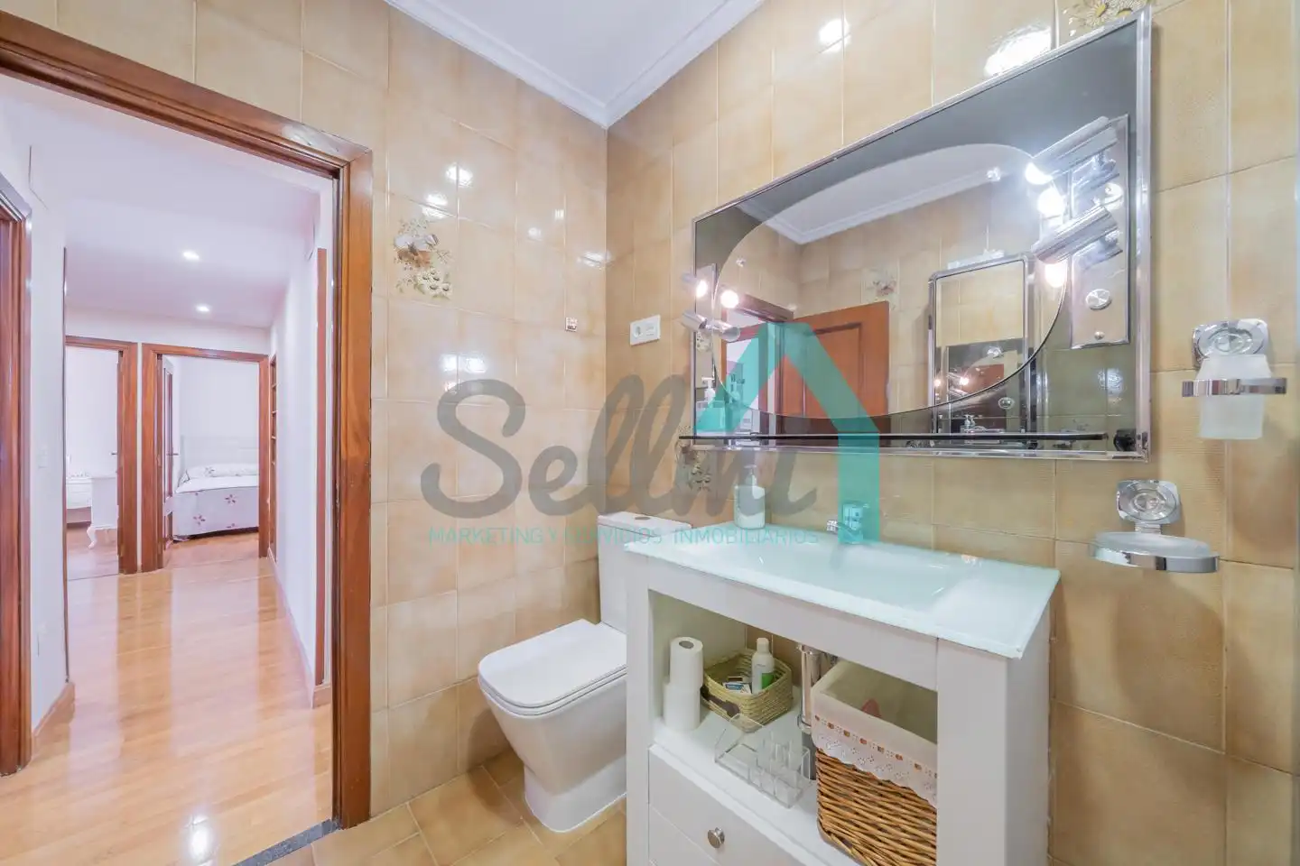 Bathroom of Flat for rent in Oviedo   with Heating, Parquet flooring and Terrace