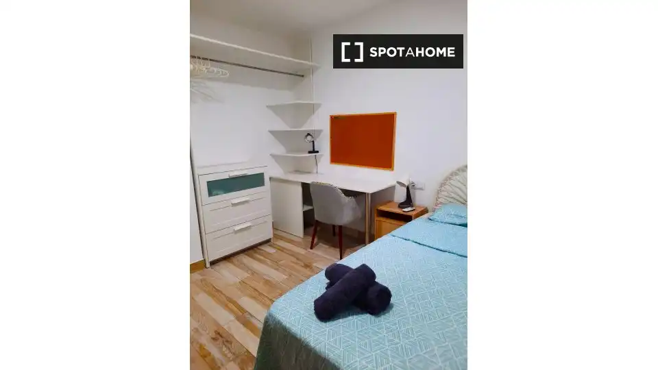 Habitación de Piso de alquiler en Valencia con Aire acondicionado, Calefacción y Amueblado