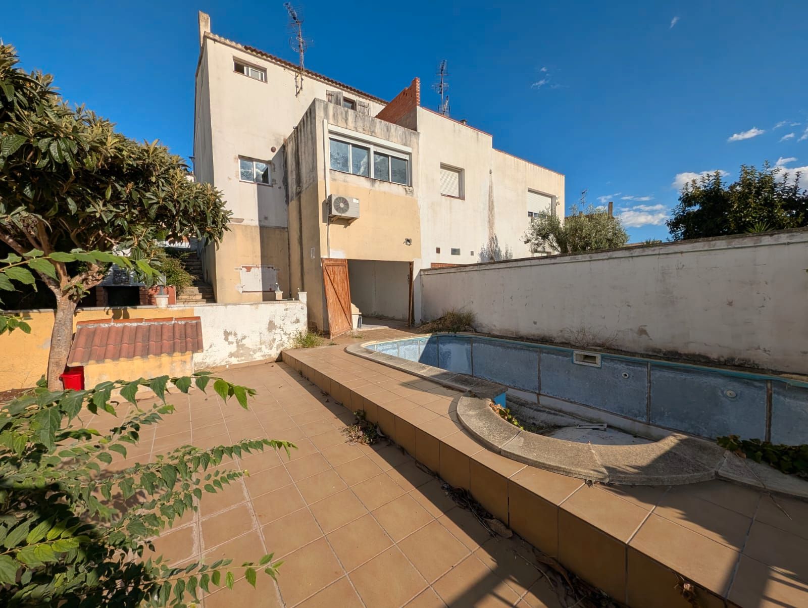 Vista exterior de Casa adosada en venda en  Tarragona Capital amb Jardí privat, Terrassa i Piscina