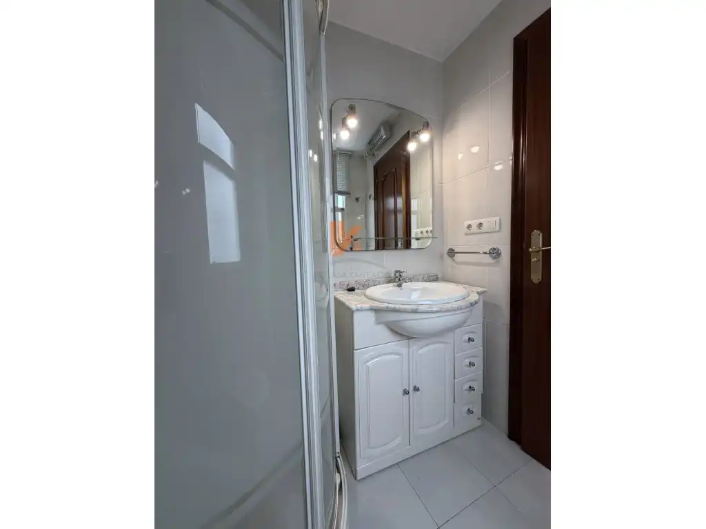 Bathroom of Apartments for sale in Ensanche - Sar