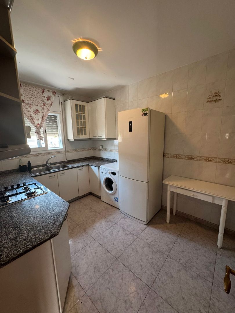 Cocina de Piso de alquiler en L'Albiol con Aire acondicionado, Amueblado y Horno