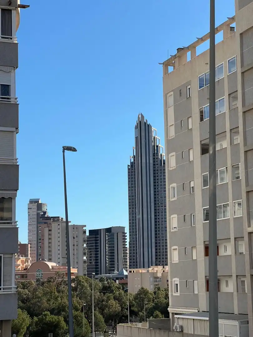 Vista exterior de Apartament en venda en Villajoyosa / La Vila Joiosa amb Terrassa i Piscina comunitària