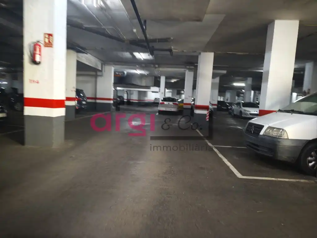 Parkplatz von Garage zum Verkauf in L'Hospitalet de Llobregat