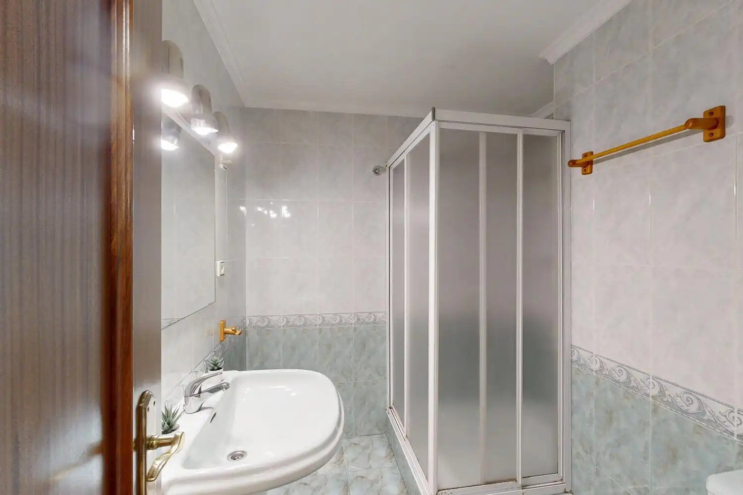Bany de Pis en venda en Cartagena amb Aire condicionat, Parquet i Moblat