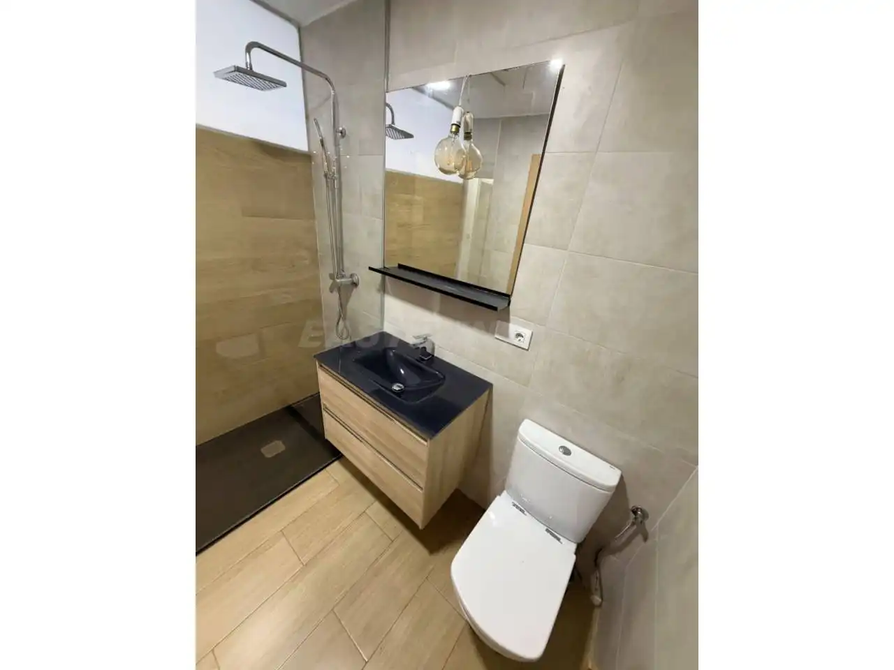 Baño de Piso en venta en La Línea de la Concepción con Terraza, Amueblado y Alarma