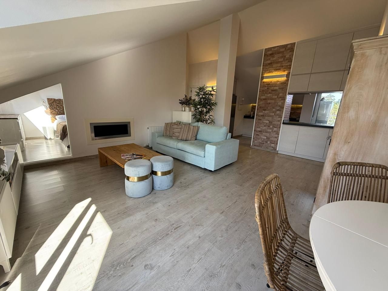 Sala d'estar de Àtic en venda en Castro-Urdiales amb Calefacció, Parquet i Terrassa