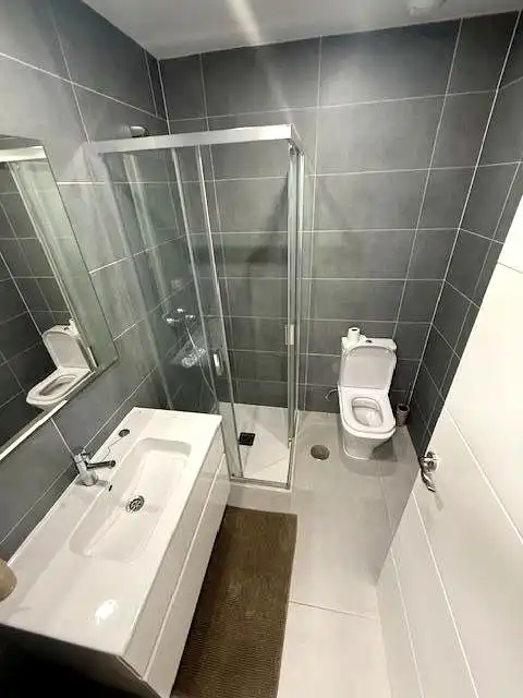 Bany de Pis en venda en Marbella amb Aire condicionat, Terrassa i Moblat