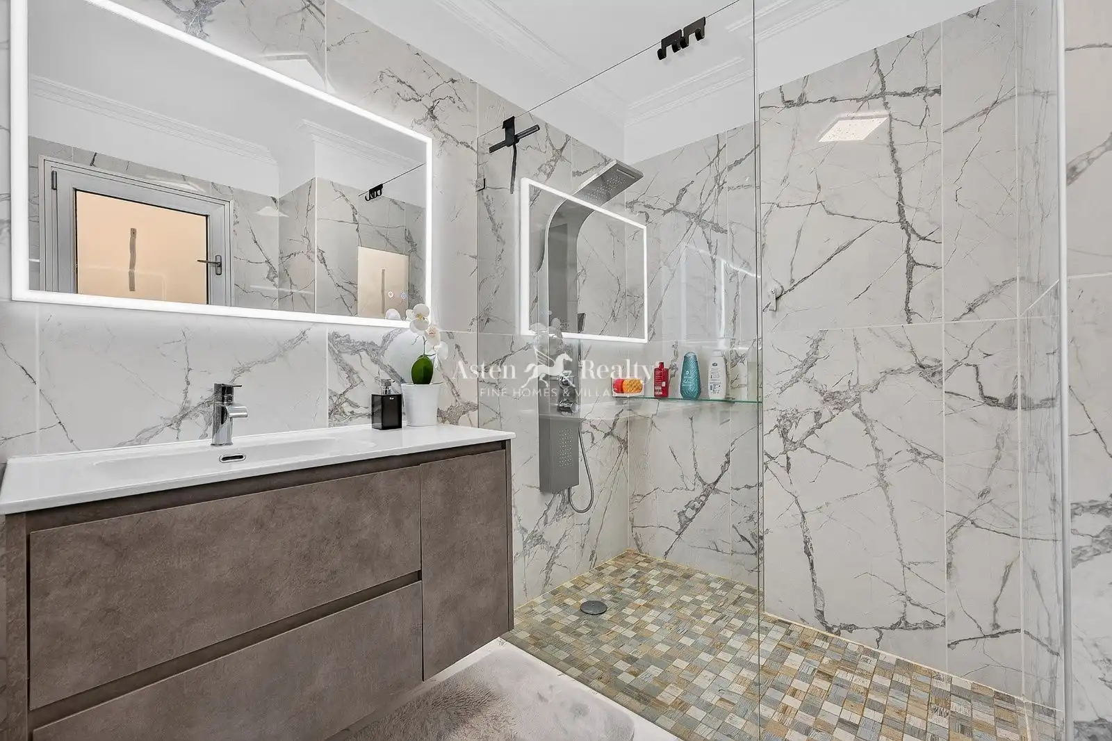 Bathroom of Flat for sale in La Camella