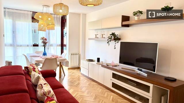 Piso en Alquiler en San Fermín