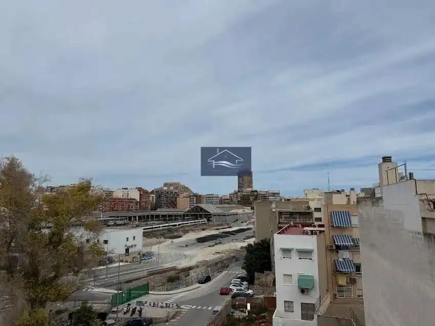 Vista exterior de Pis en venda en Alicante / Alacant amb Parquet, Forn i Rentadora