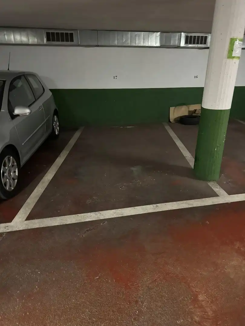 Aparcament de Garatge en venda en Cornellà de Llobregat