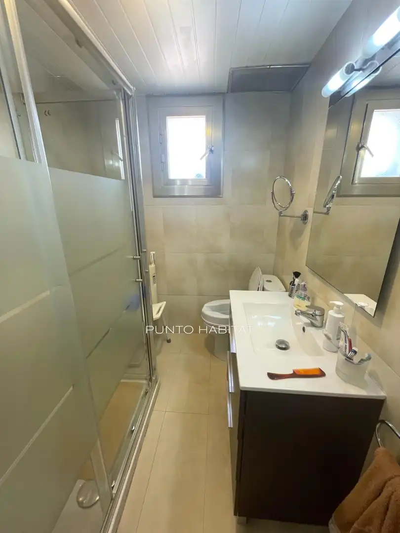 Badezimmer von Dachboden zum Verkauf in Barcelona mit Terrasse