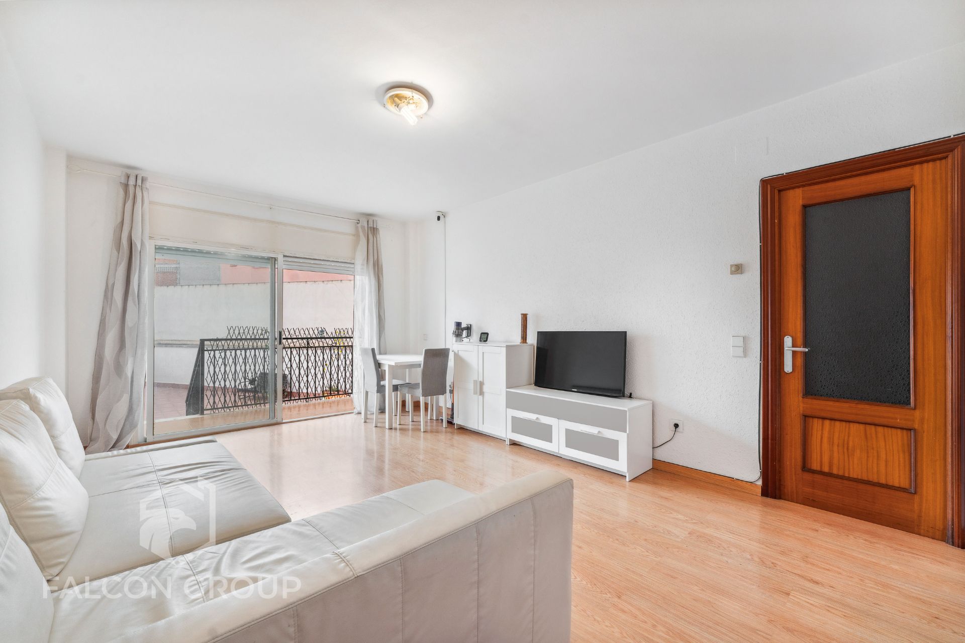 Living room of Flat for sale in El Vendrell  with Heating, Parquet flooring and Terrace