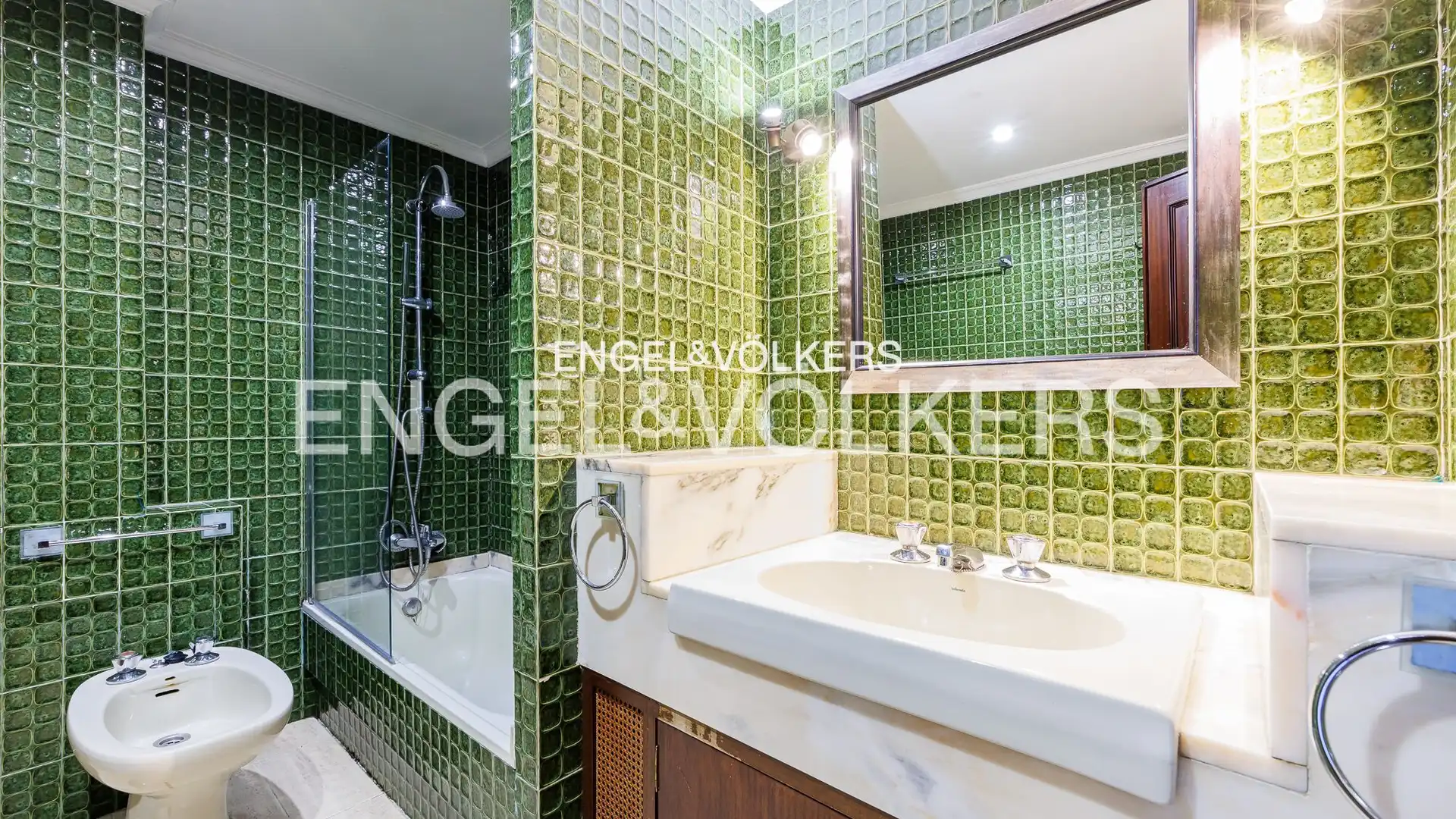 Badezimmer von Wohnungen zum Verkauf in Vigo  mit Heizung, Parkett und Terrasse