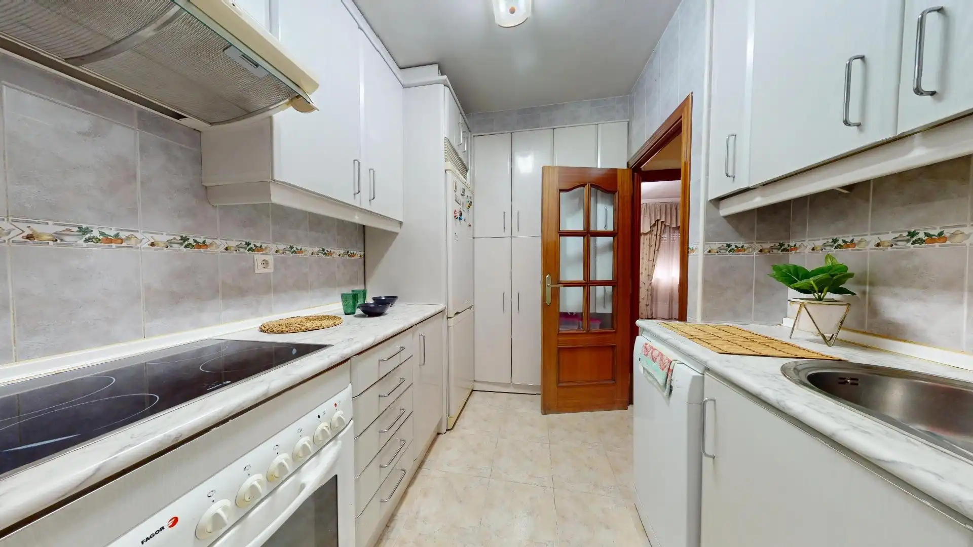 Cocina de Planta baja en venta en Madrid con Aire acondicionado y Calefacción