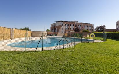 Swimming pool of Flat for sale in Alcalá de Henares  with Air Conditioner, Heating and Storage room