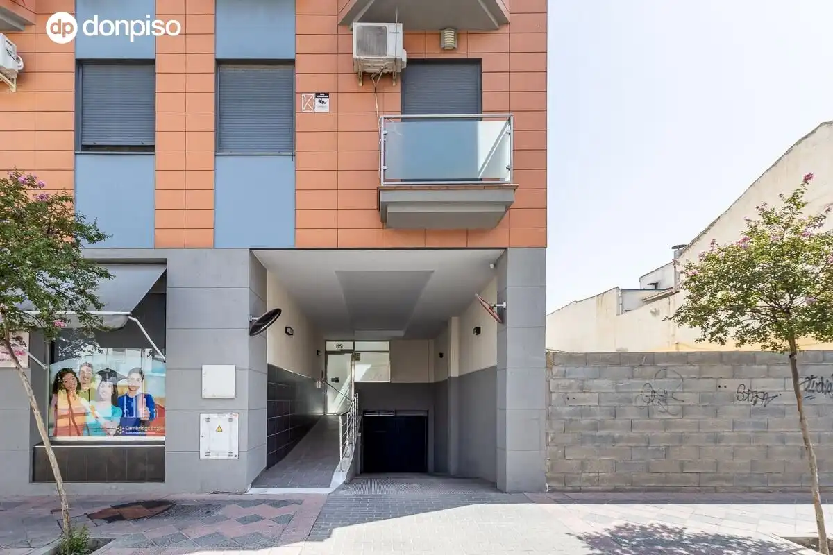 Vista exterior de Piso en venta en Armilla con Aire acondicionado, Calefacción y Balcón