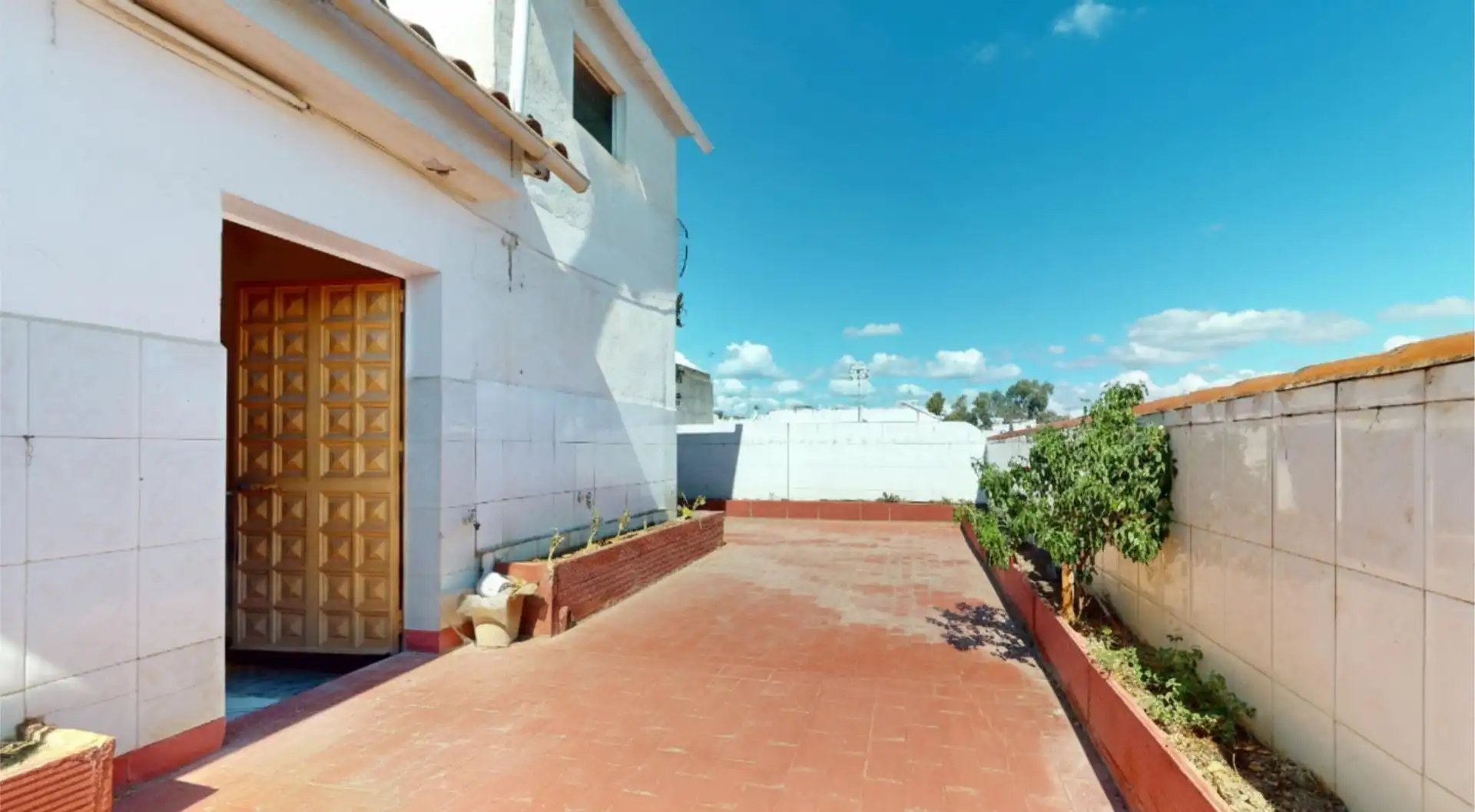 Vista exterior de Casa o xalet en venda en Córdoba amb Jardí privat, Terrassa i Traster