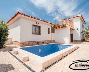 Piscina de Casa o xalet en venda en Mont-roig del Camp amb Aire condicionat, Calefacció i Jardí privat