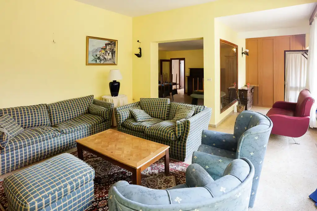 Sala d'estar de Casa o xalet en venda en Colunga amb Calefacció i Moblat