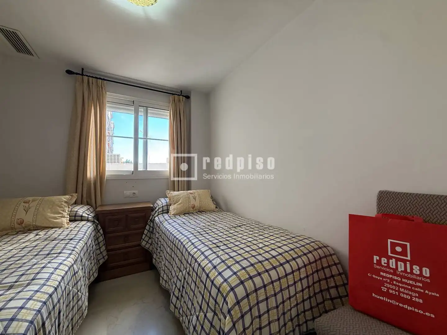 Habitación de Piso de alquiler en Málaga con Aire acondicionado y Amueblado