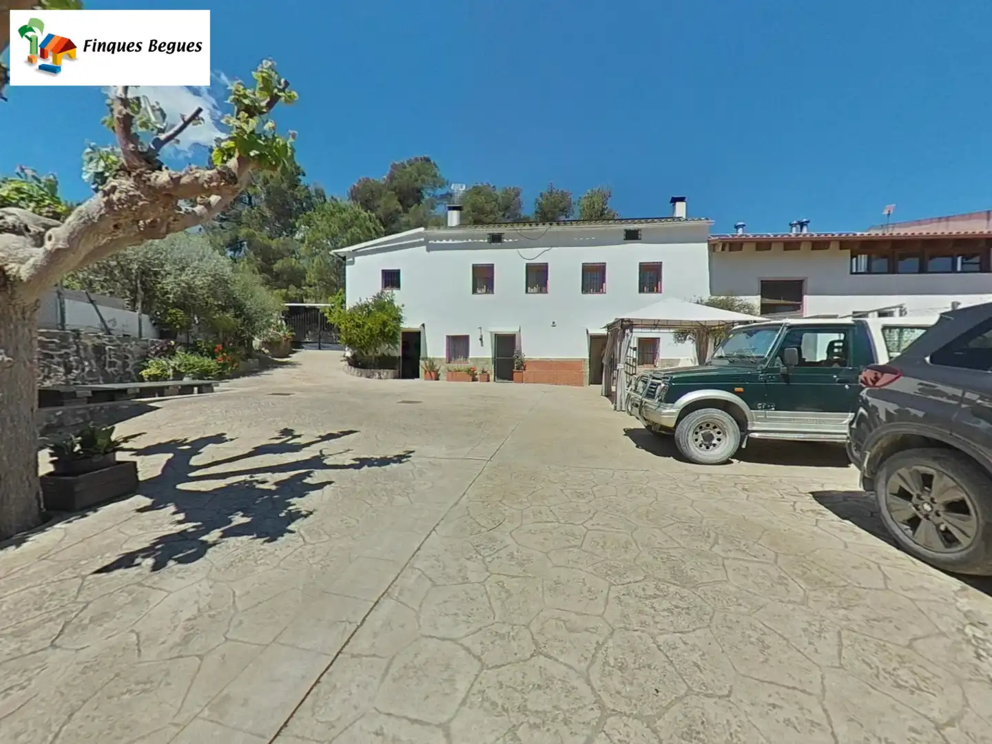 Vista exterior de Finca rústica en venda en Begues amb Calefacció, Jardí privat i Moblat