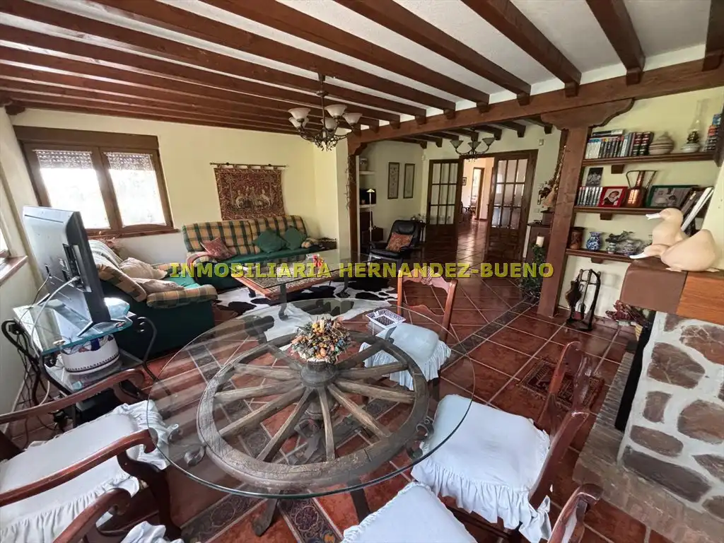 Sala d'estar de Casa o xalet en venda en Sequeros amb Calefacció, Jardí privat i Terrassa