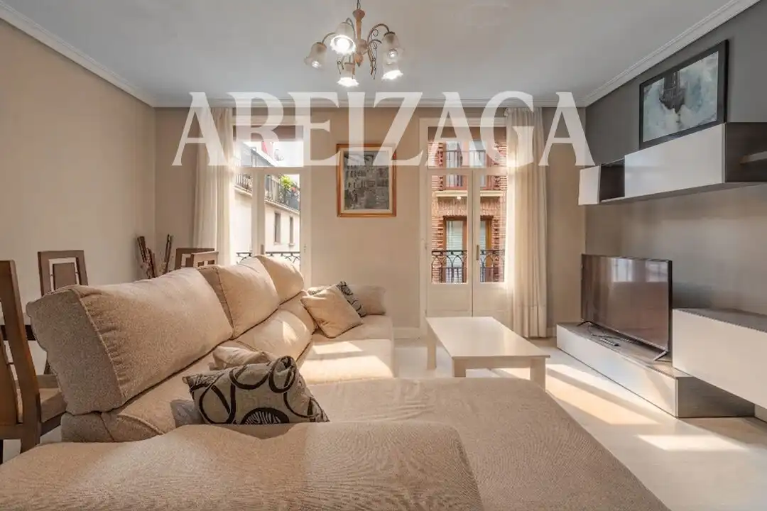 Sala de estar de Piso en venta en Donostia - San Sebastián  con Balcón