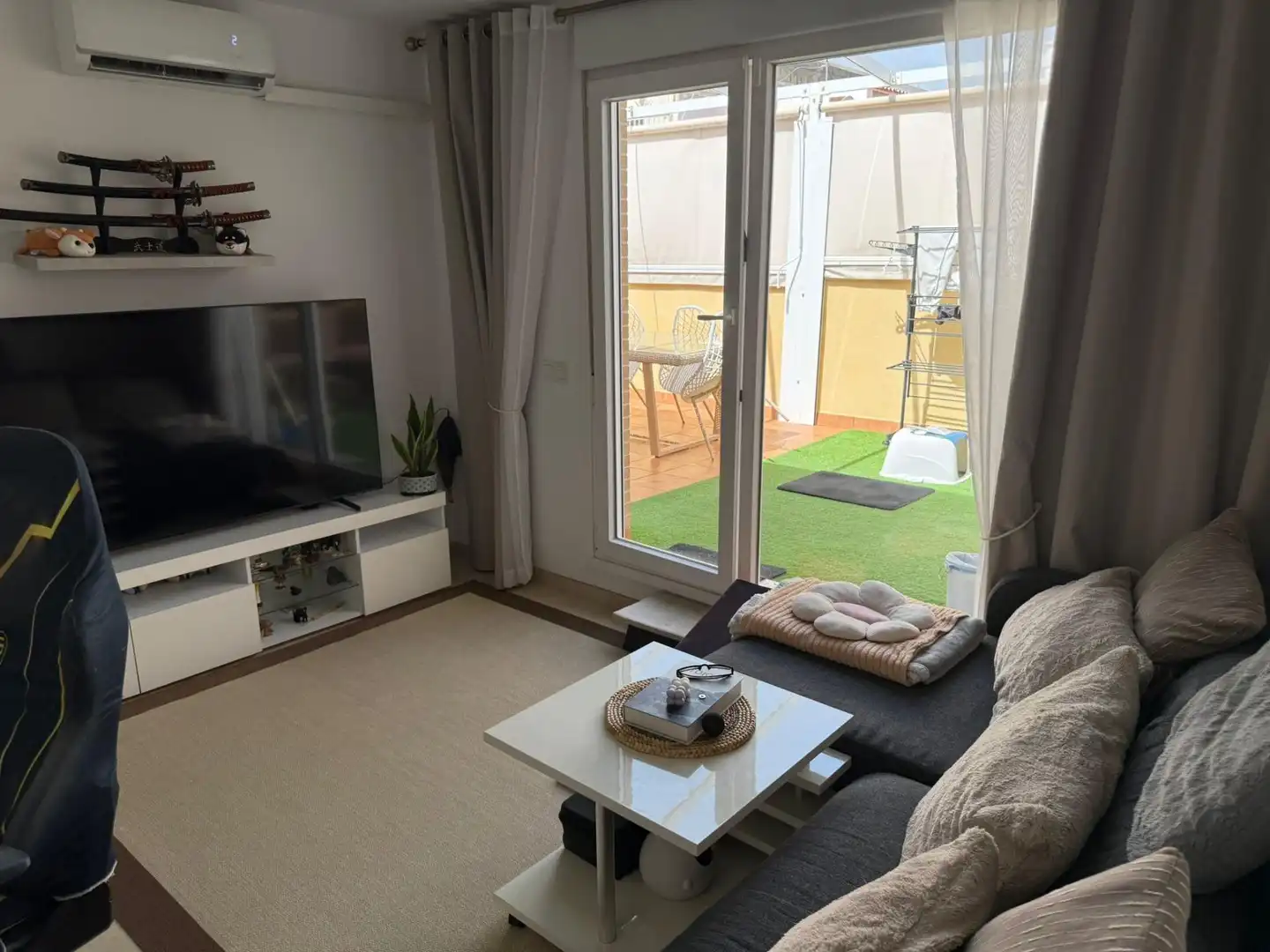 Sala d'estar de Apartament en venda en Alicante / Alacant amb Aire condicionat i Terrassa