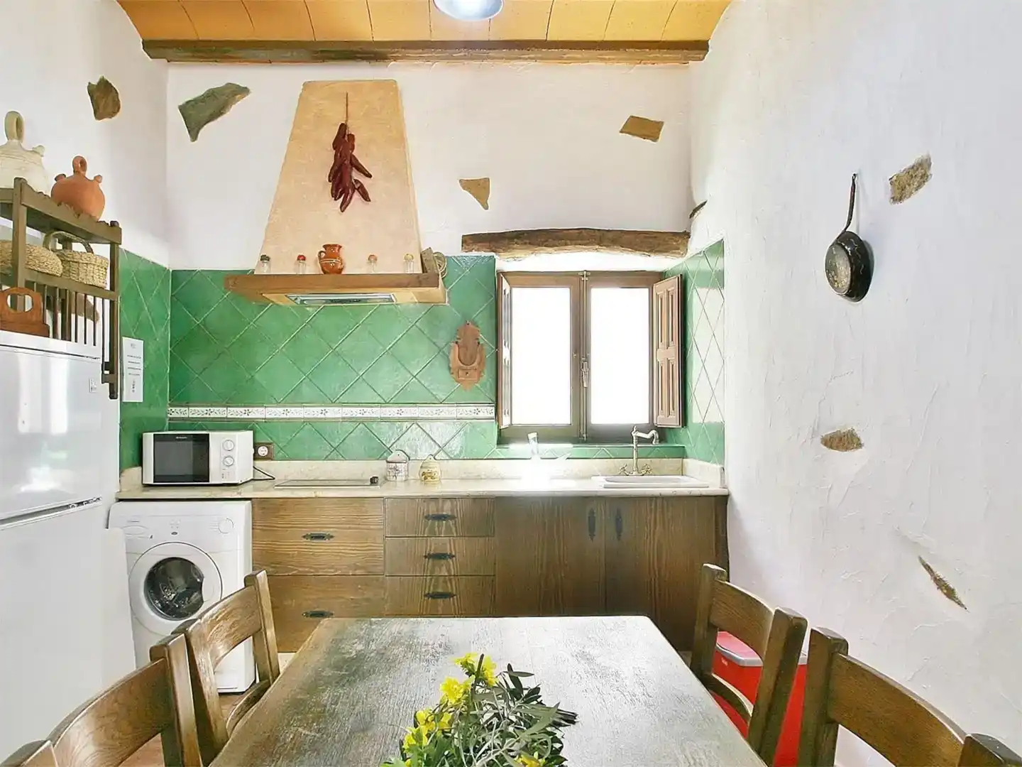 Cuina de Finca rústica en venda en Laroya amb Jardí privat, Piscina i Moblat