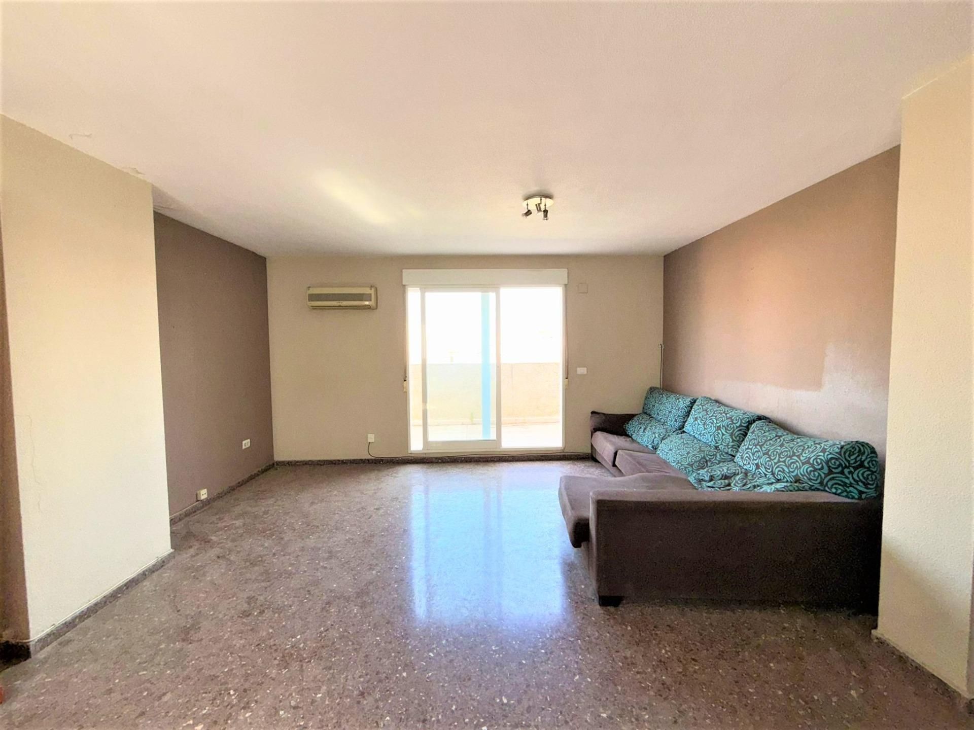 Sala d'estar de Àtic en venda en Alzira amb Aire condicionat i Terrassa