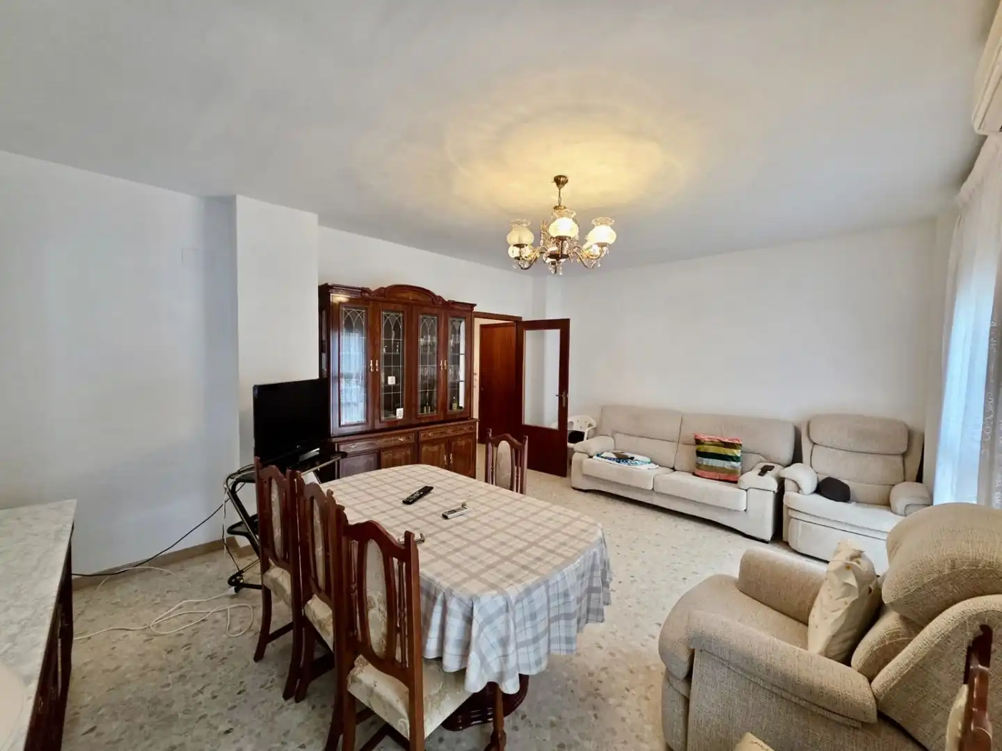 Sala de estar de Casa adosada en venta en Lora del Río con Aire acondicionado y Trastero