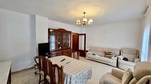 Foto 5 de Casa adosada en venta en Velarde, Lora del Río, Sevilla