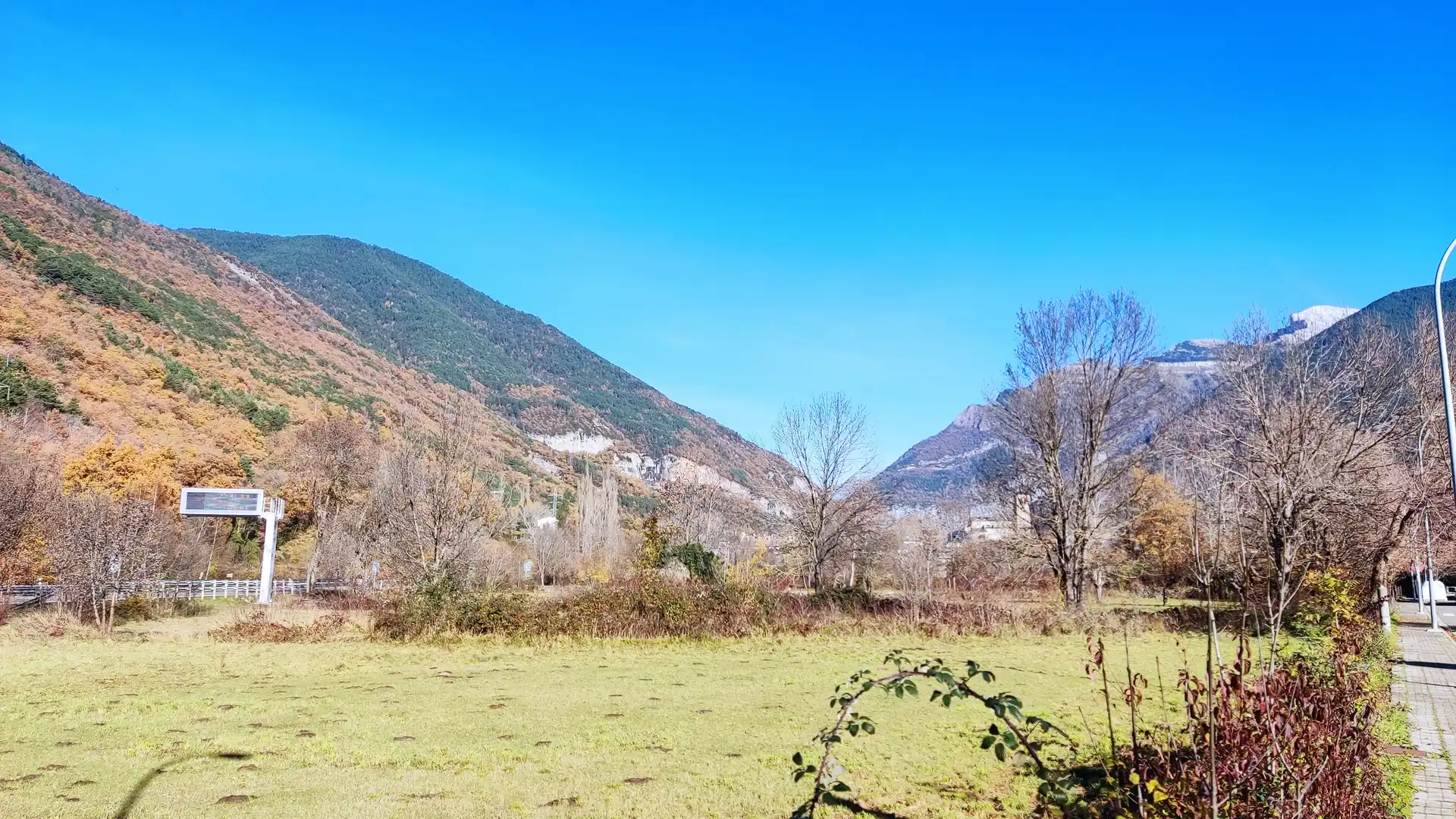 Piso en venta en Biescas con Calefacción, Terraza y Amueblado