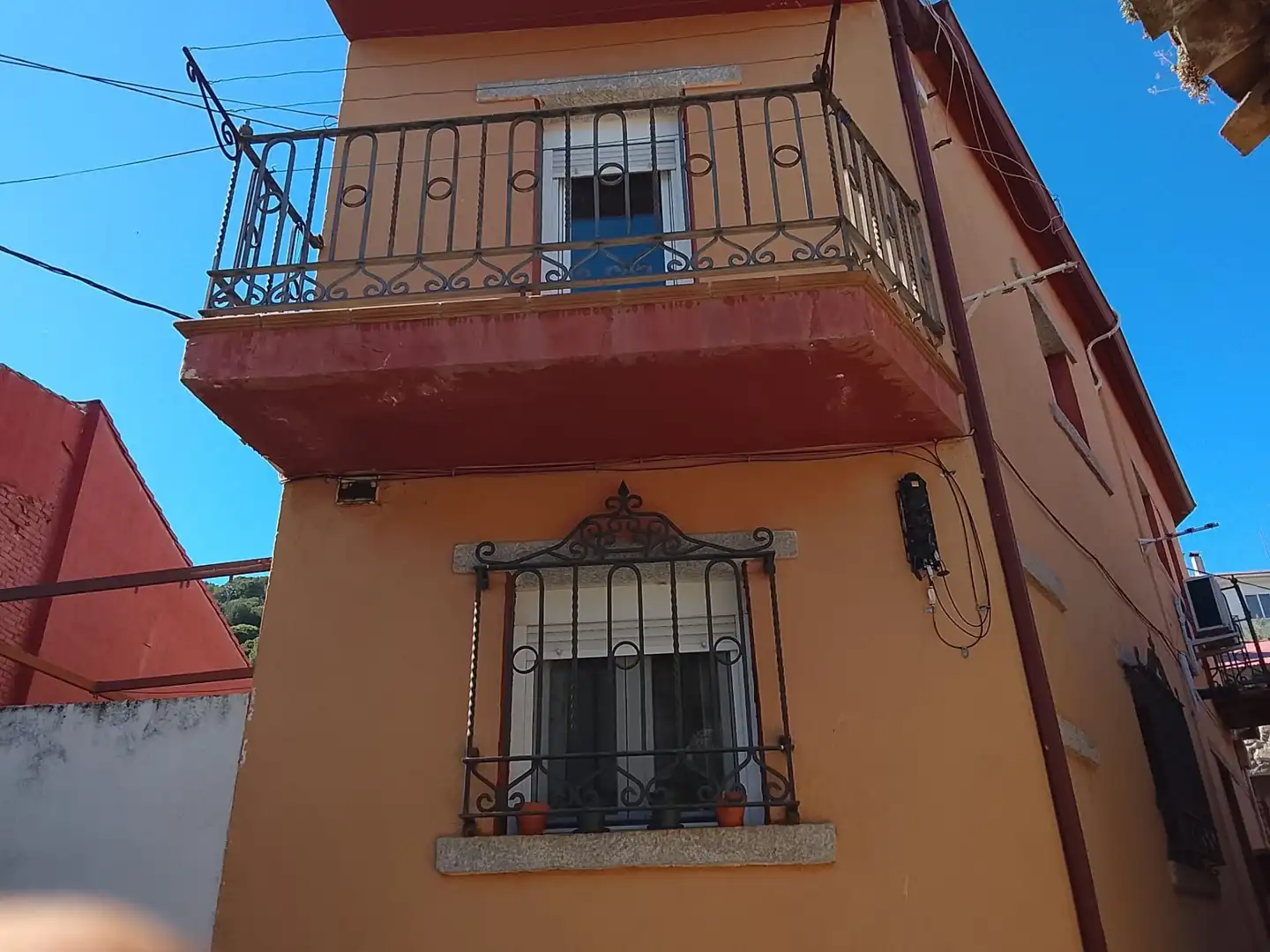 Vista exterior de Dúplex en venta en El Hoyo de Pinares  con Aire acondicionado, Calefacción y Terraza