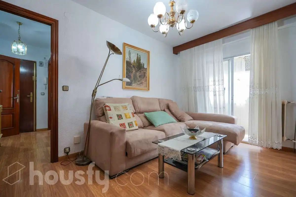 Living room of Flat for sale in Madrid  with Terrace, Storage room and Furnished