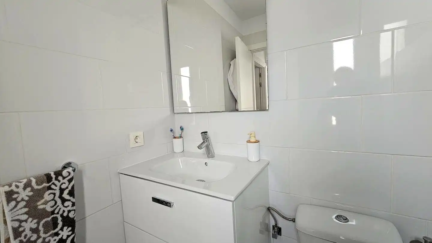 Baño de Dúplex de alquiler en San Bartolomé de Tirajana con Aire acondicionado, Jardín privado y Terraza