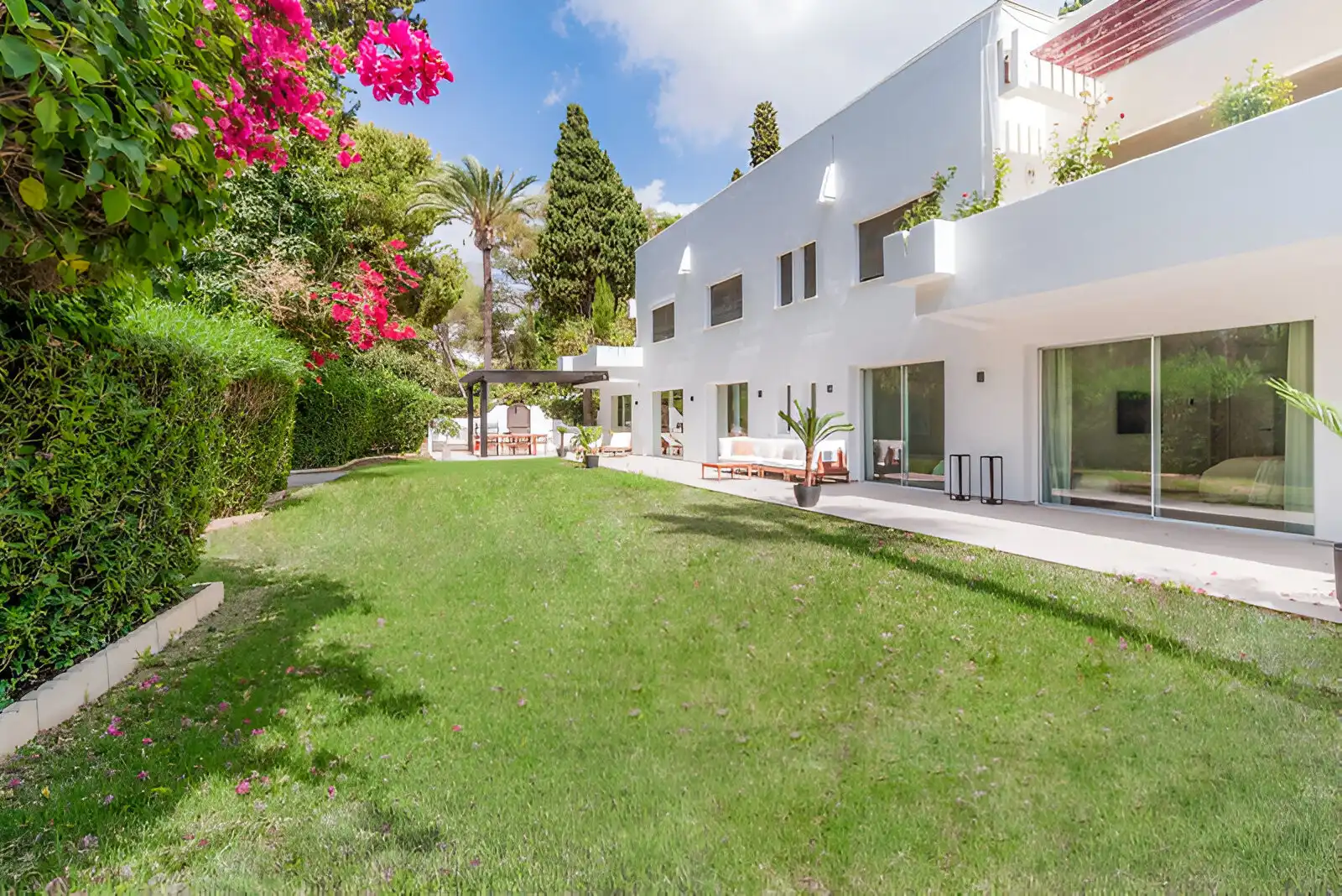 Home with pool for sale in Milla de Oro