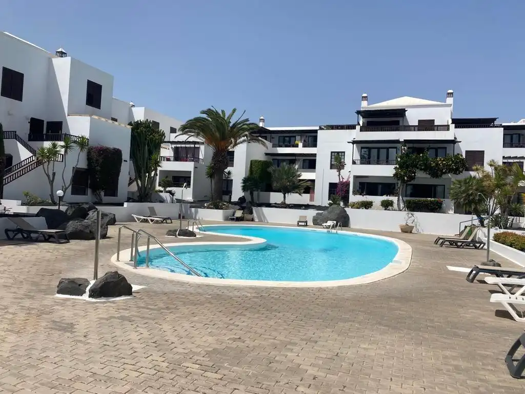 Vista exterior de Apartament en venda en Teguise amb Piscina comunitària