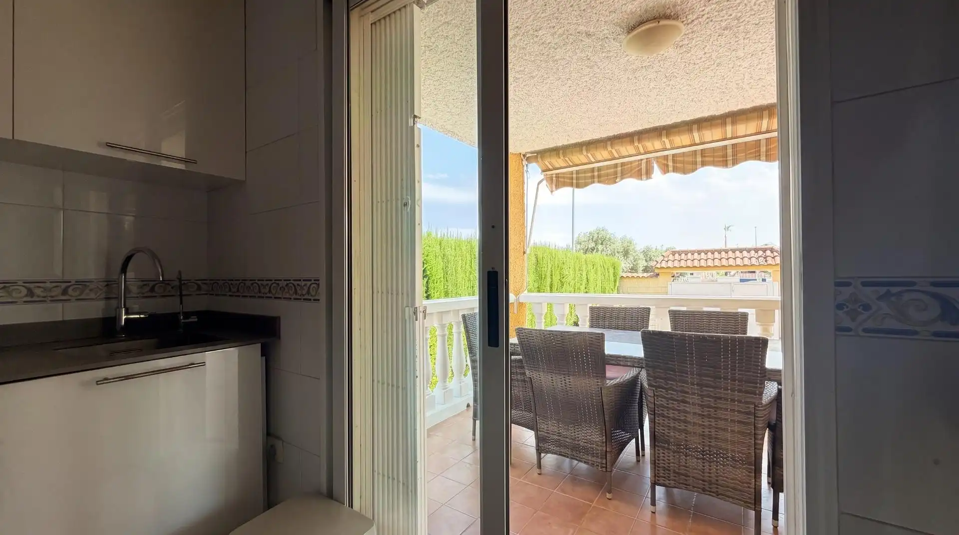 Terrassa de Casa o xalet en venda en La Pobla de Vallbona amb Aire condicionat, Calefacció i Jardí privat