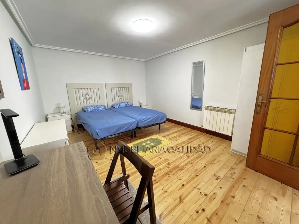 Bedroom of Flat for rent in Burgos  with Heating and Furnished