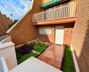 Jardí de Casa adosada en venda en Alicante / Alacant amb Aire condicionat, Calefacció i Jardí privat