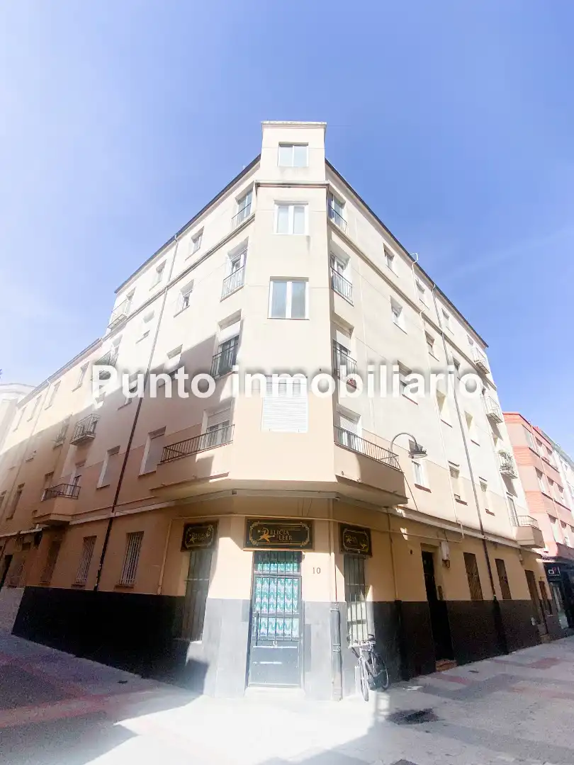 Vista exterior de Pis en venda en Valladolid amb Calefacció, Parquet i Traster