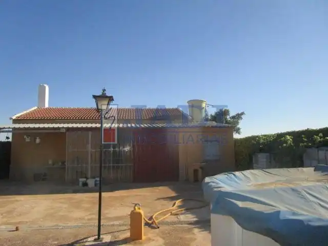 Casa rústica amb piscina en venda a Valdepeñas