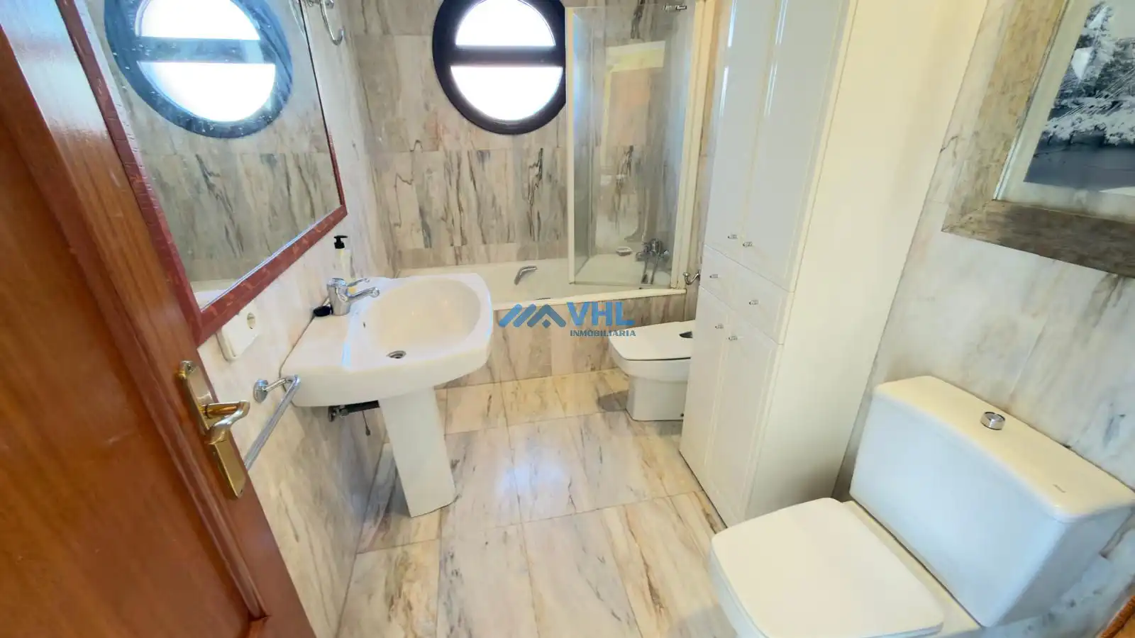 Bathroom of Apartments for sale in Castro-Urdiales  with Heating, Private garden and Furnished