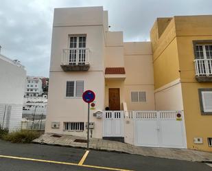 Exterior view of Single-family semi-detached for sale in Arucas  with Terrace and Balcony