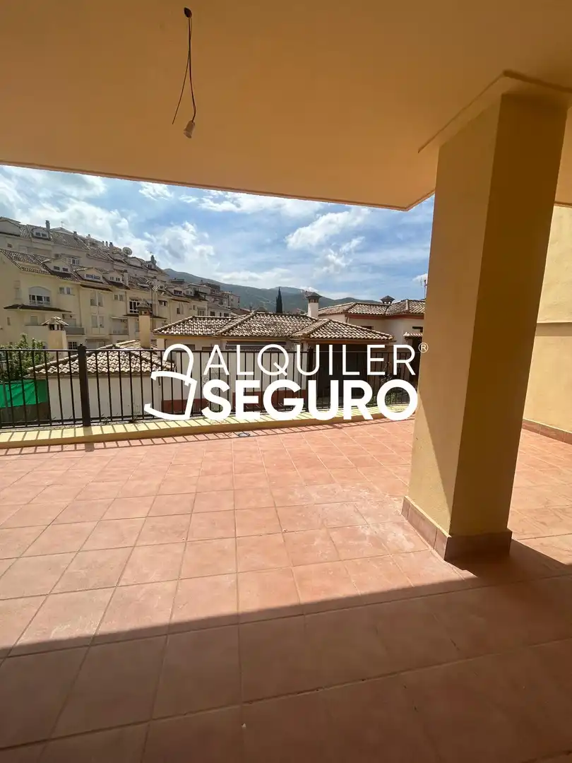 Vista exterior de Piso de alquiler en Cenes de la Vega con Terraza