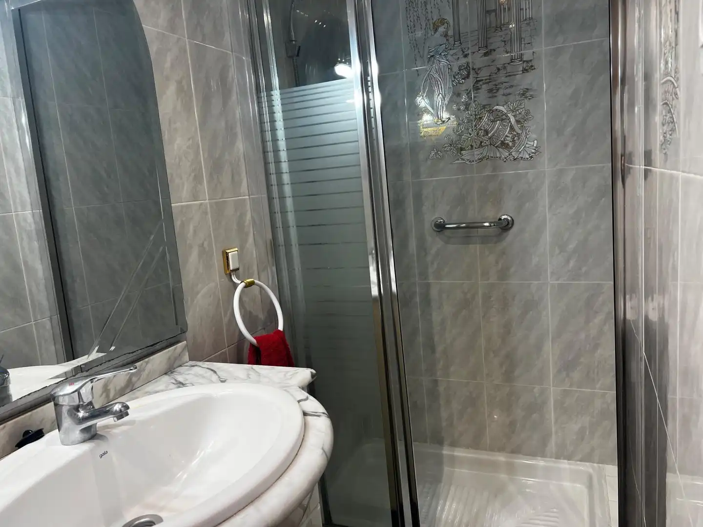 Bathroom of Flat for sale in Valencia  with Air Conditioner and Alarm