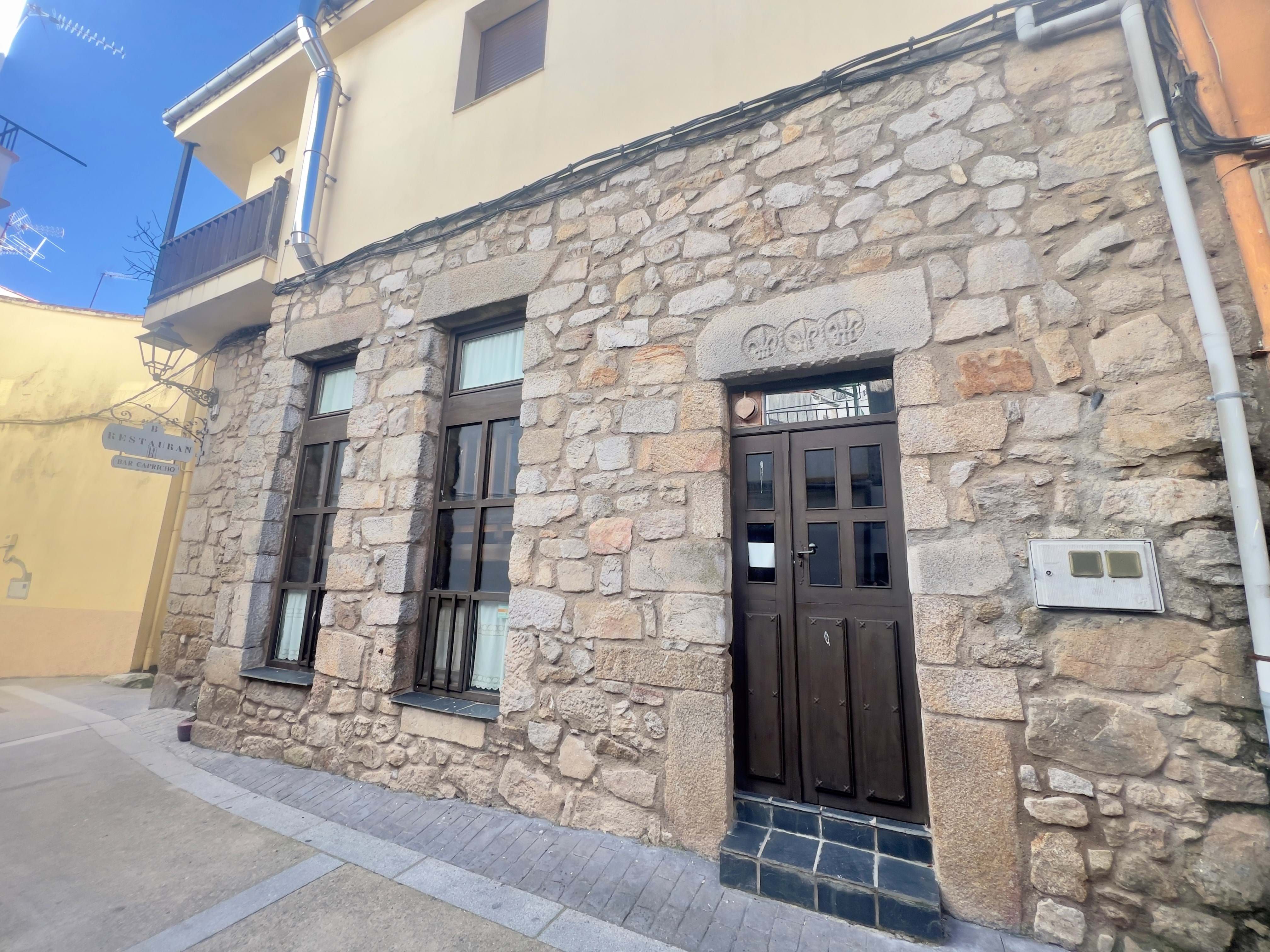 Exterior view of House or chalet for sale in Villamiel